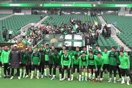 爱游戏官网-北京国安训练开放日，冲刺阶段绝杀压哨引欢呼，葡超在即，赛程密集仍需轮换的简单介绍