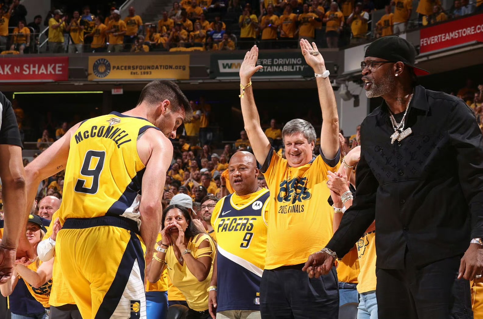 爱游戏体育-关于集结日NBA季后赛传出新动向；丹佛掘金刷新队史纪录；管理层表态：气氛紧张；临场指挥获称赞的信息