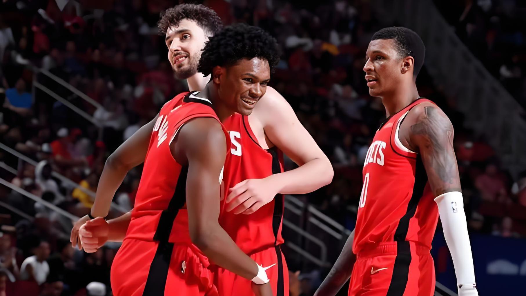 ayx-洛杉矶湖人训练开放日，赛前内部沟通引欢呼，欧联在即，年轻球员得到机会(洛杉矶湖人队最新交易今天最新消息)