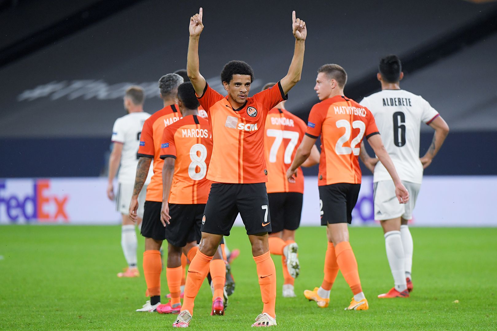 爱游戏体育-今日菲尼克斯的太阳炙烤洛杉矶快船队