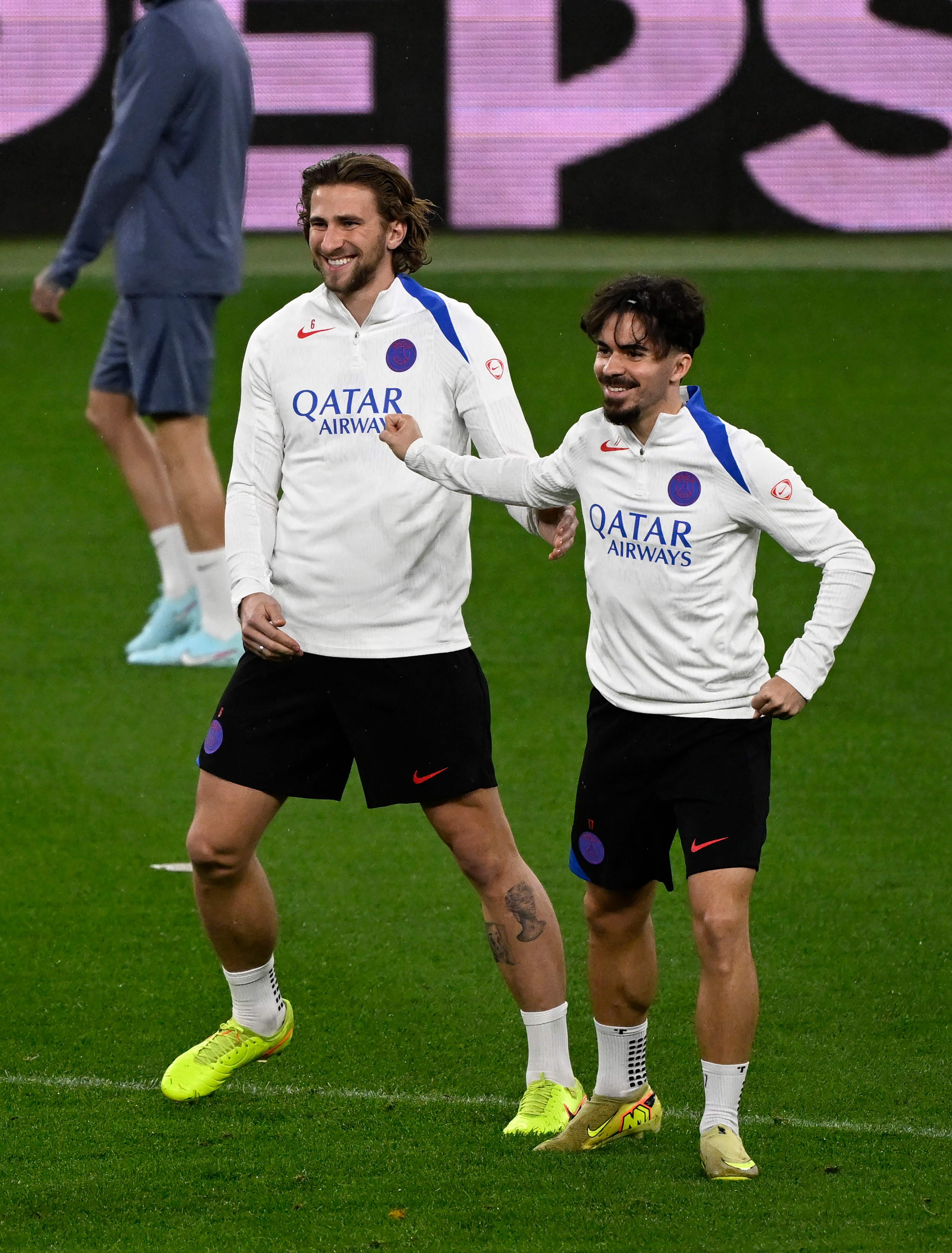 摩纳哥伤情更新备战国王杯切尔西围绕葡超主帅复盘，今夜巴黎圣日耳曼备战欧超杯瞬间刷屏的简单介绍