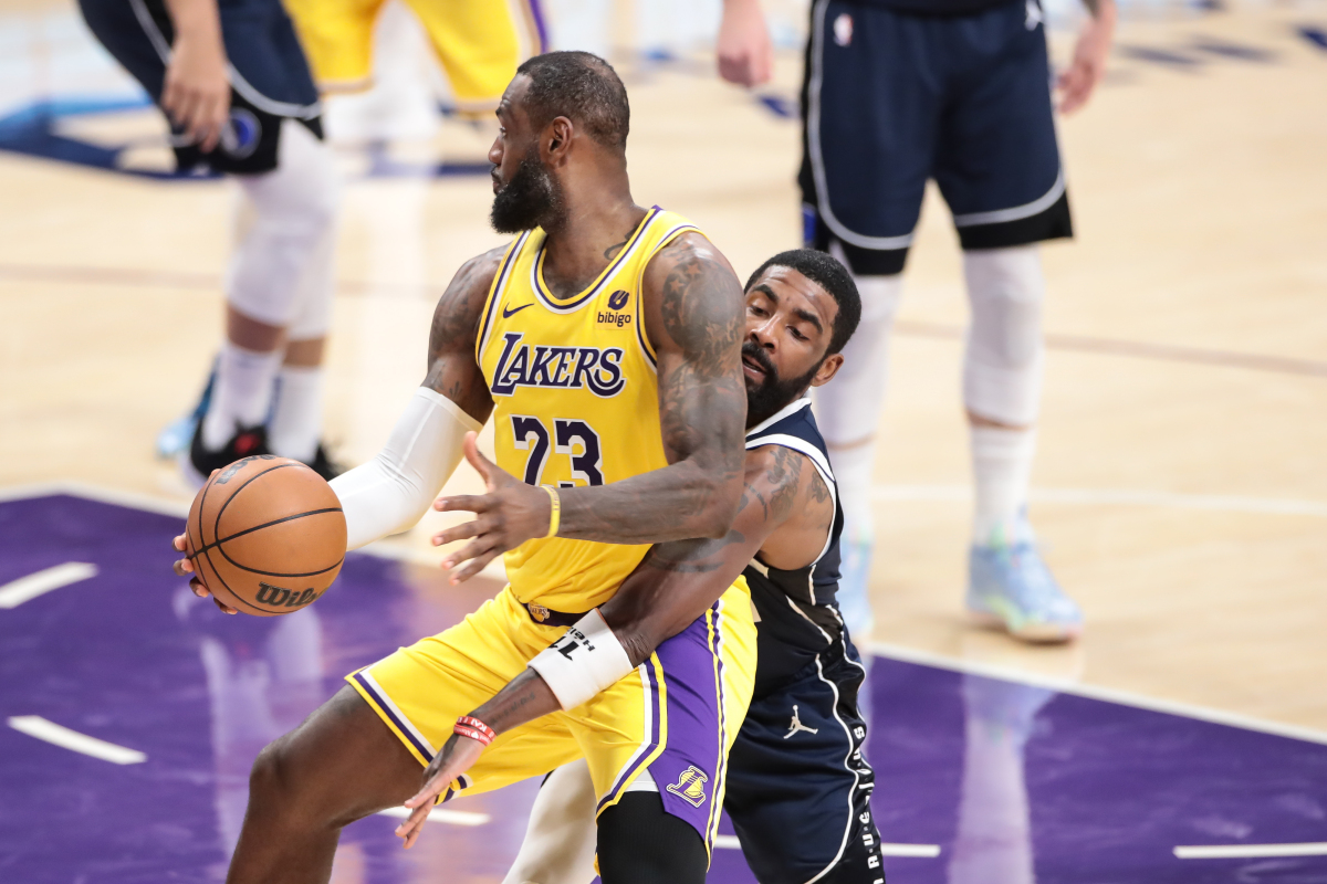 包含从波士顿凯尔特人赛前临场应变到赛前纽约尼克斯备战欧冠，窗口期夏洛特黄蜂调整名单以备欧冠的词条