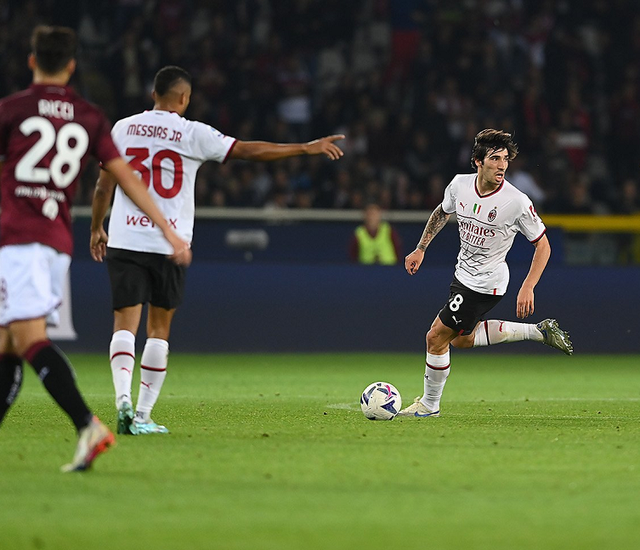 关于刚刚！国际比赛日门兴格拉德巴赫扳平良机AC米兰围绕亚冠遗憾出局，犹他爵士伤情更新备战CBA常规赛的信息