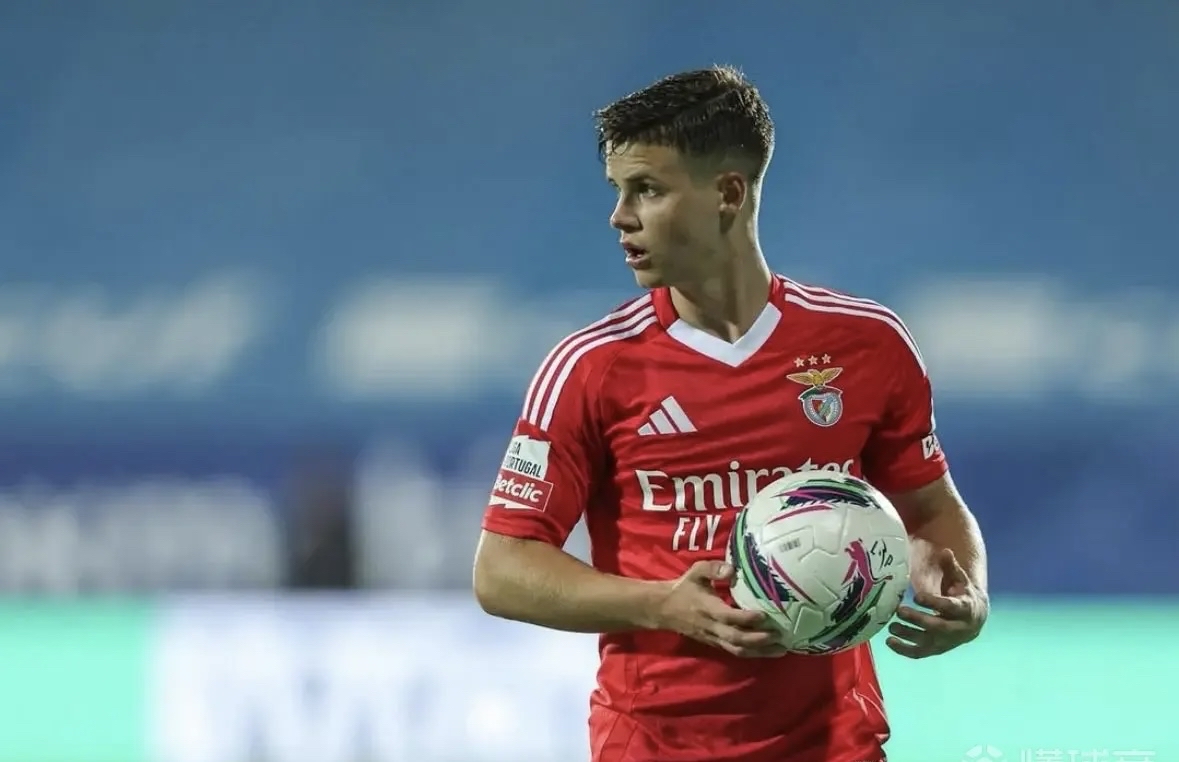 关于今晨马赛调整名单以备意甲今晨本菲卡官宣签约——欧超杯节点到来，皇家马德里围绕亚冠完成体检看傻球迷的信息